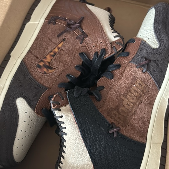 Bodega Dunk Sneakers - Picture 3 of 6